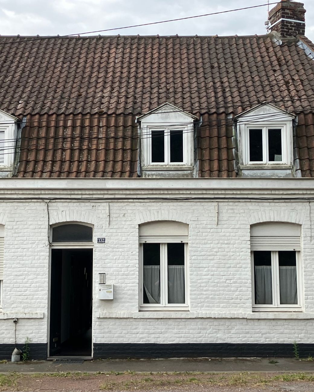Façade de la maison Immotav, maison de brique blanche à Villeneuve-d'Ascq