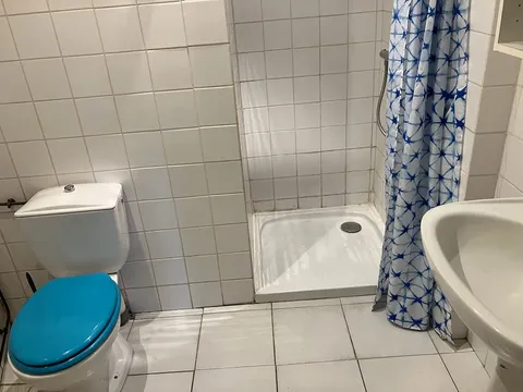 Salle d'eau privée avec douche et WC